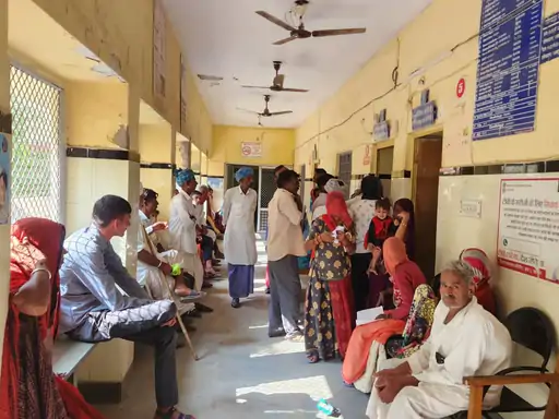 सांचौर में वायरल और सर्दी के मरीजों की संख्या में इजाफा, अस्पतालों में बढ़ी कतारें